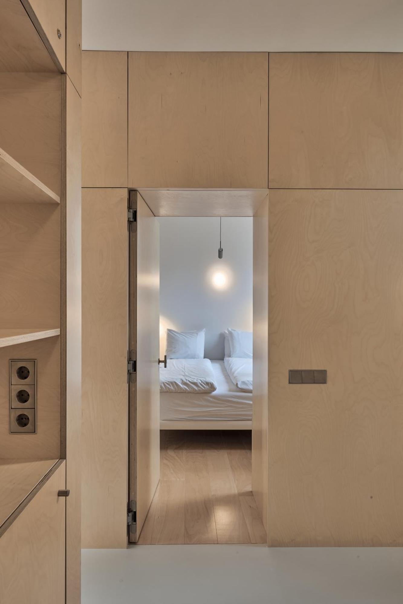Le Garage Downtown Serviced Apartment Хага Екстериор снимка