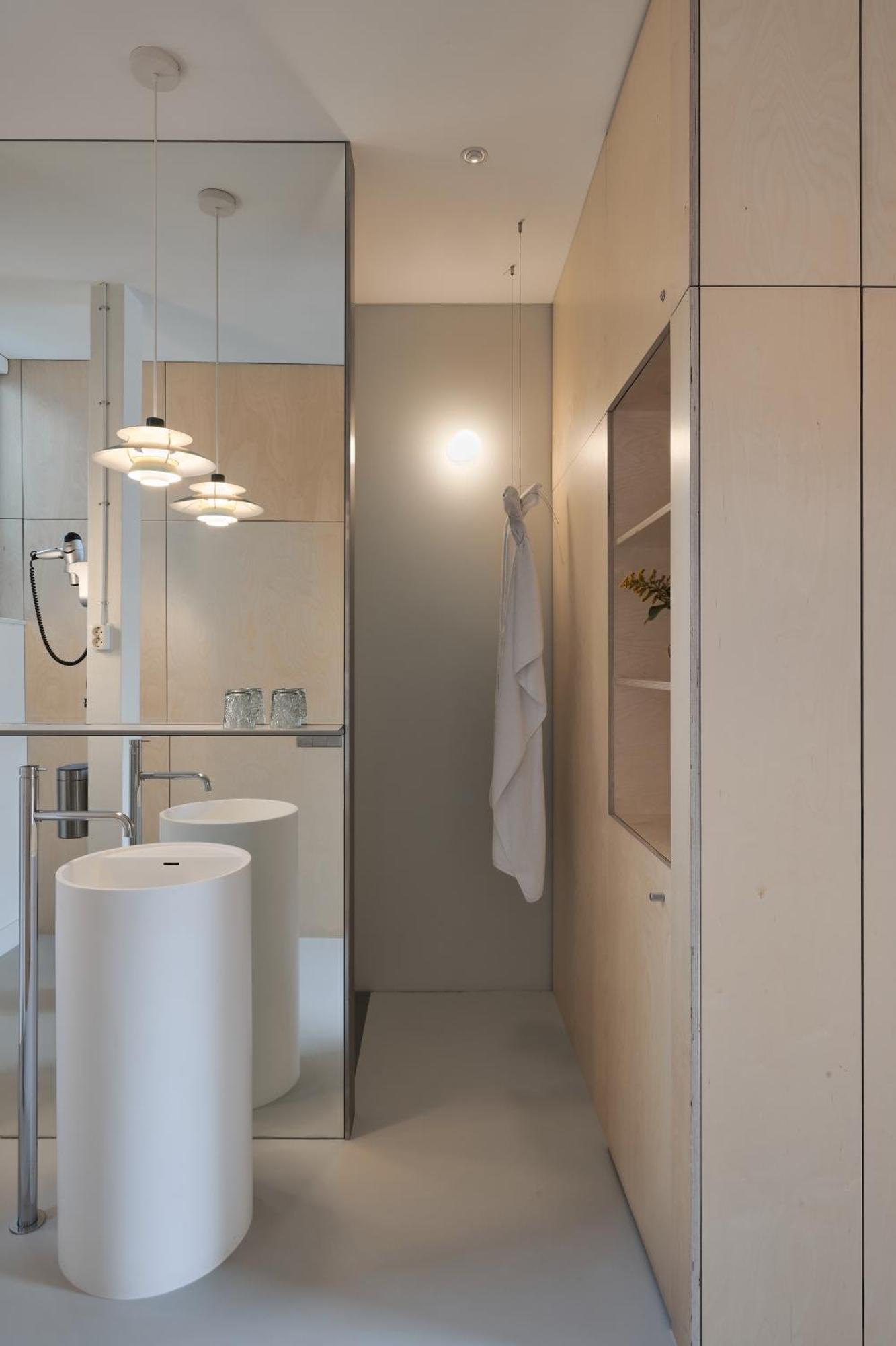 Le Garage Downtown Serviced Apartment Хага Екстериор снимка