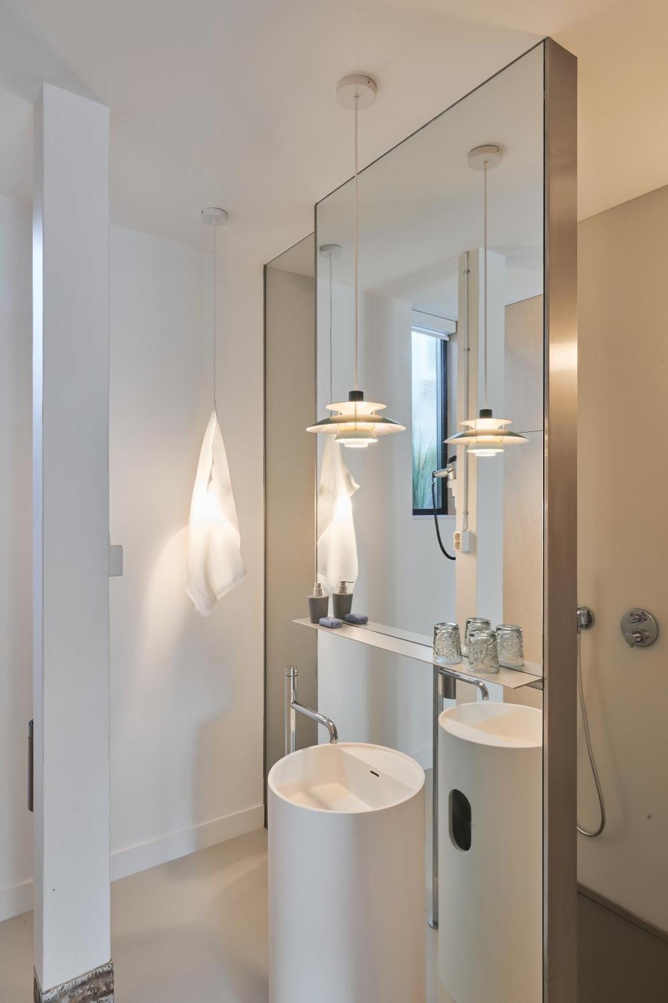 Le Garage Downtown Serviced Apartment Хага Екстериор снимка