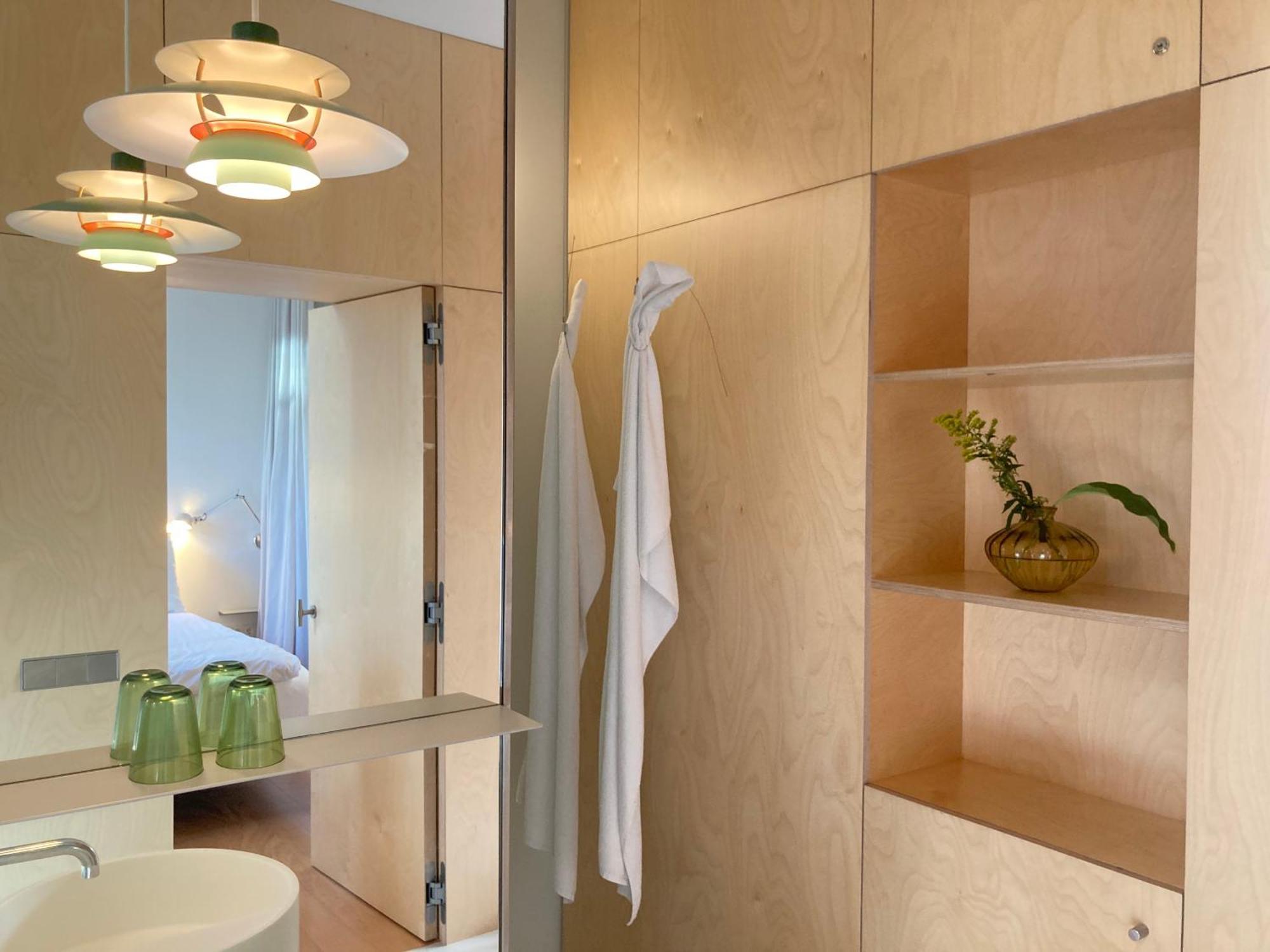Le Garage Downtown Serviced Apartment Хага Екстериор снимка